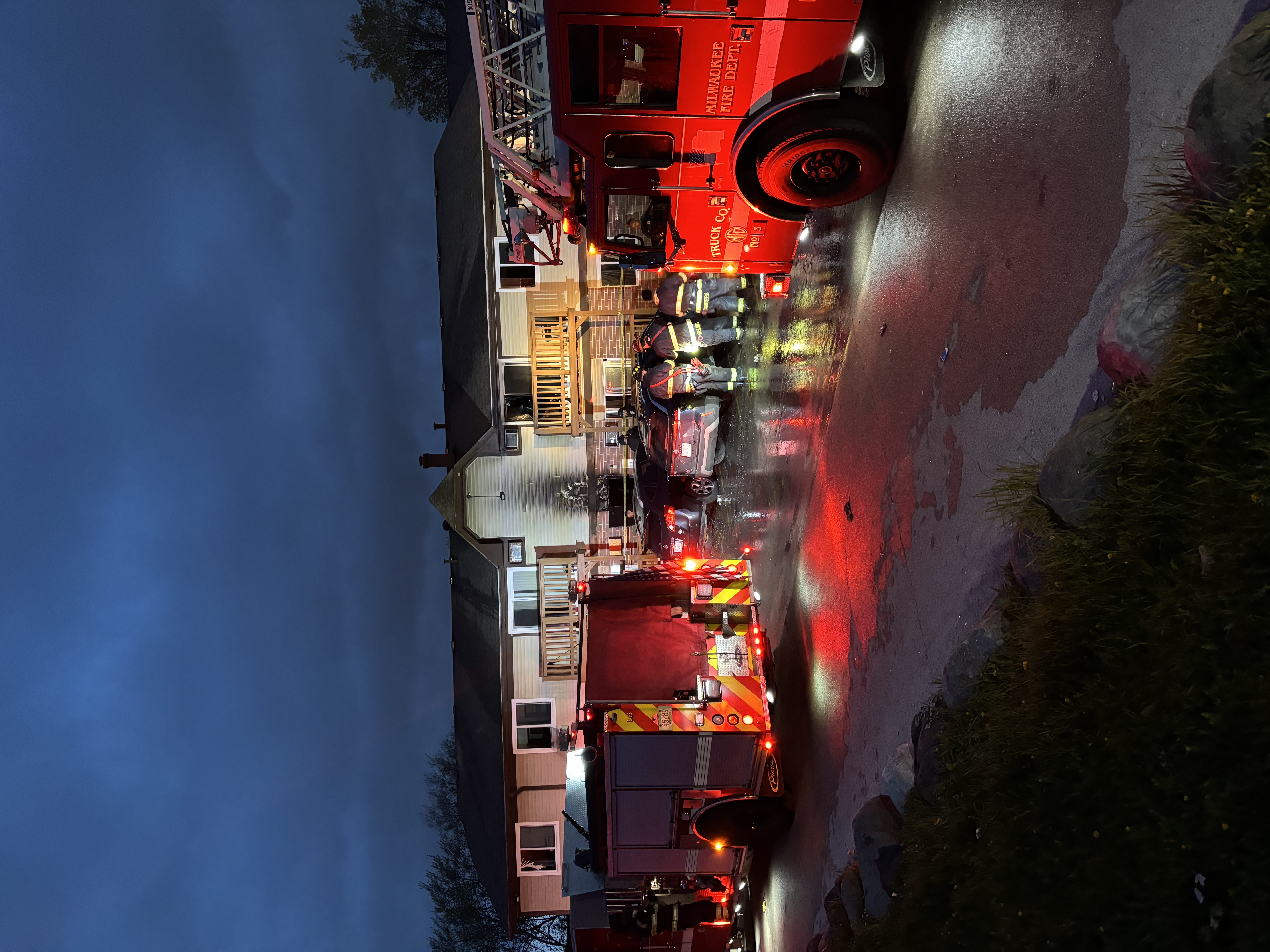 Five people jumped from balconies during early morning structure fire in Milwaukee — TMJ4 Milwaukee